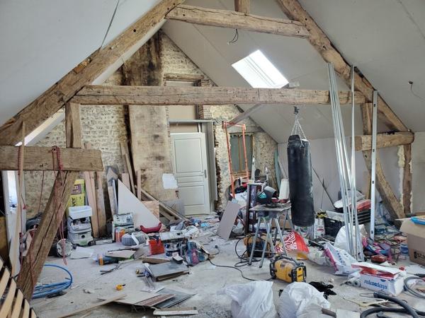 Proche Tourouvre (61190) Maison de 151 m2 env avec fort potentiel.