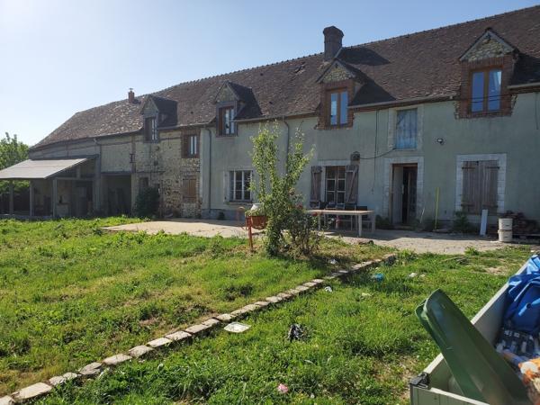 Proche Tourouvre (61190) Maison de 151 m2 env avec fort potentiel.