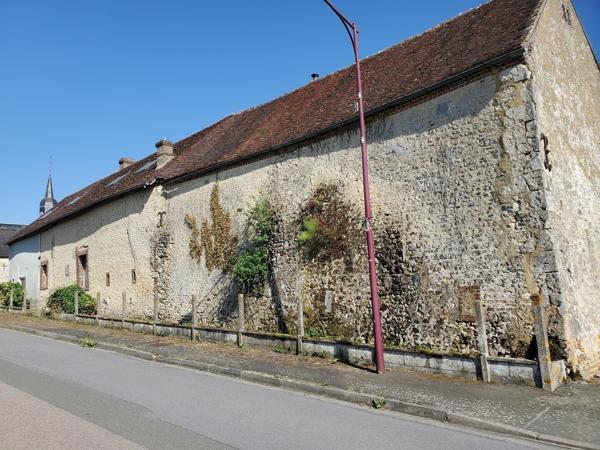 Proche Tourouvre (61190) Maison de 151 m2 env avec fort potentiel.