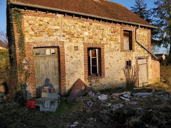 Proche Tourouvre (61190) Maison de 151 m2 env avec fort potentiel.