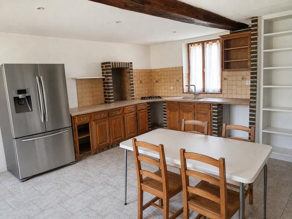 Proche Tourouvre (61190) Maison de 151 m2 env avec fort potentiel.