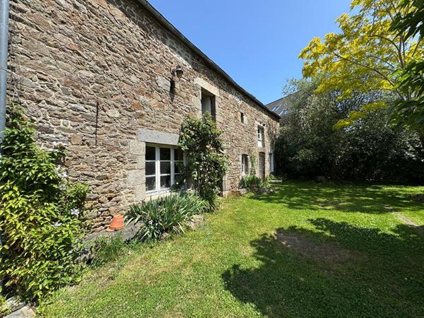 Maison à vendre à La Vicomte sur Rance ensemble de bâtiment en pierre à rénover