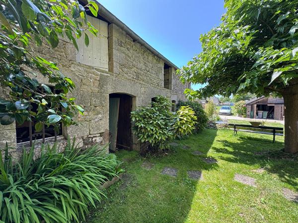 Maison à vendre à La Vicomte sur Rance ensemble de bâtiment en pierre à rénover
