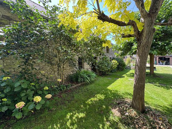 Maison à vendre à La Vicomte sur Rance ensemble de bâtiment en pierre à rénover