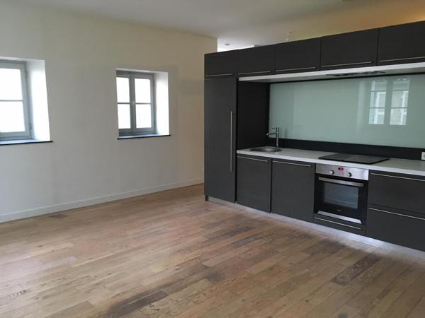 Transaction immobilière › Charmant T2 bis avec verrière et terrasse privative - Coeur de La Rochelle