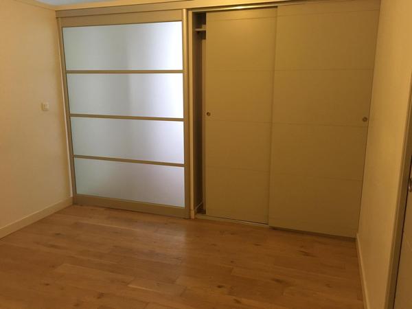 Transaction immobilière › Charmant T2 bis avec verrière et terrasse privative - Coeur de La Rochelle