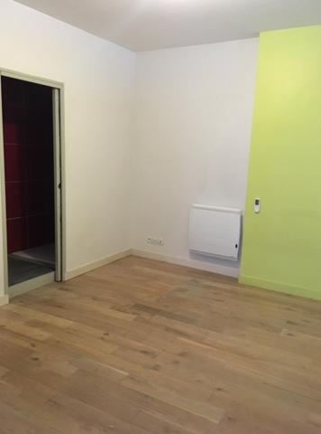 Transaction immobilière › Charmant T2 bis avec verrière et terrasse privative - Coeur de La Rochelle