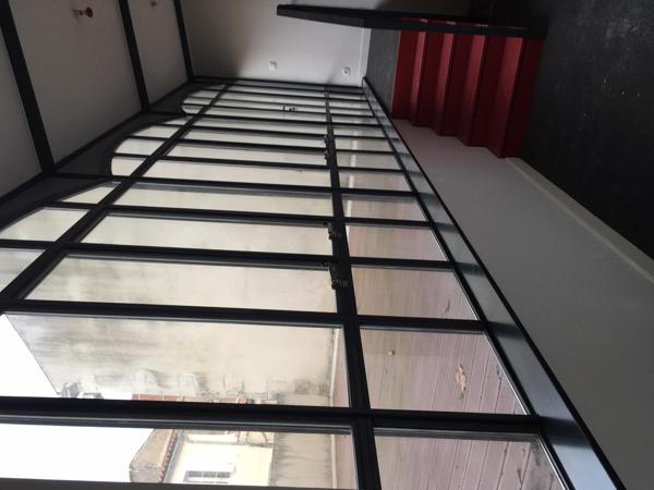 Transaction immobilière › Charmant T2 bis avec verrière et terrasse privative - Coeur de La Rochelle