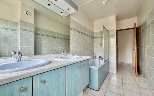 Appartement à vendre    5 pièces • 103 m2 Chenôve