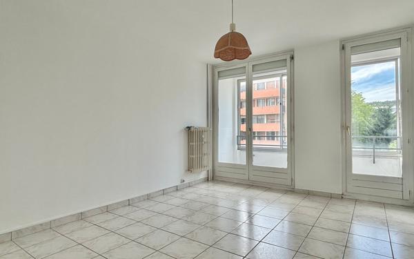 Appartement à vendre    5 pièces • 103 m2 Chenôve