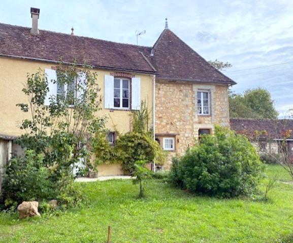 Propriete à vendre 6 pièces. 10 MN Sens (89)