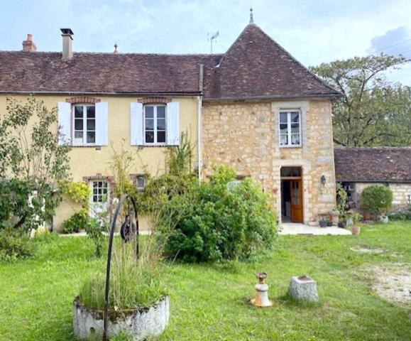 Propriete à vendre 6 pièces. 10 MN Sens (89)