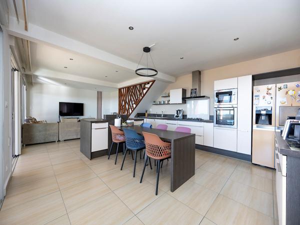 Ste Clotilde La Bretagne, villa T6/7 de 199m² sur terrain 471m² avec piscine ! Sainte-Clotilde (97490)