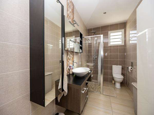 Ste Clotilde La Bretagne, villa T6/7 de 199m² sur terrain 471m² avec piscine ! Sainte-Clotilde (97490)