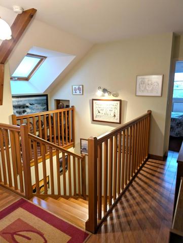 Grande maison avec 3 garages et 4 tres grandes chambres