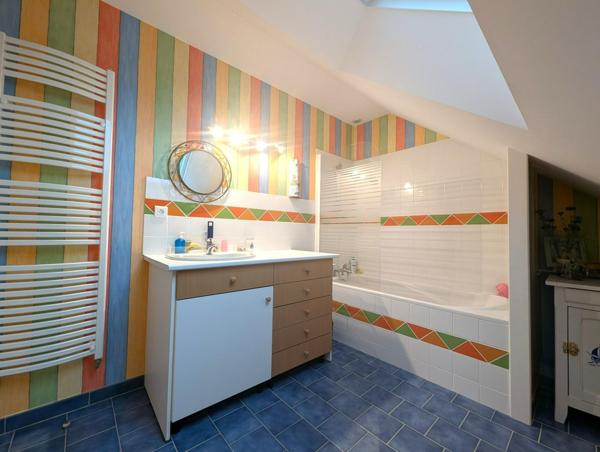 Grande maison avec 3 garages et 4 tres grandes chambres