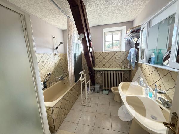 Appartement 4 pièces 146.84 m2
