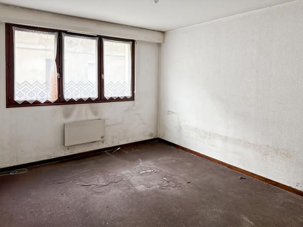 Studio quartier Saint Genès à rafraichir