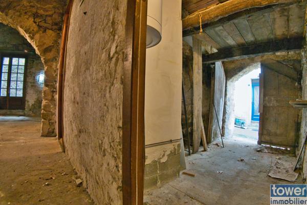 Maison de village
                                                                                                                                                                                                                                                                                                                        7 pièce(s)                                                                                                                                                                                                          5 chambre(s)                                                                                                                                                                                                          119  m²