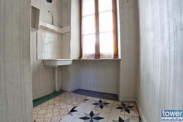 Maison de village
                                                                                                                                                                                                                                                                                                                        7 pièce(s)                                                                                                                                                                                                          5 chambre(s)                                                                                                                                                                                                          119  m²