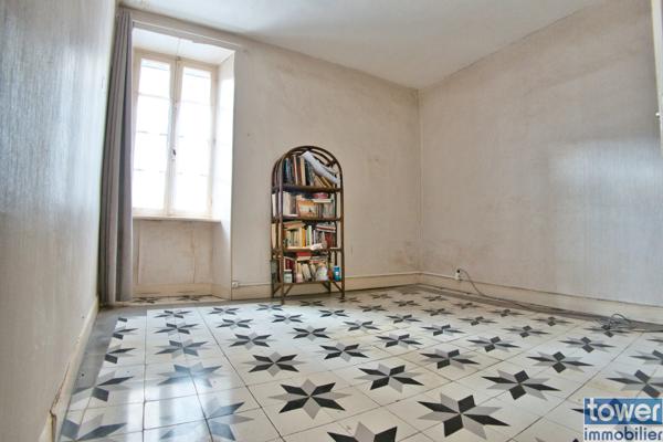 Maison de village
                                                                                                                                                                                                                                                                                                                        7 pièce(s)                                                                                                                                                                                                          5 chambre(s)                                                                                                                                                                                                          119  m²