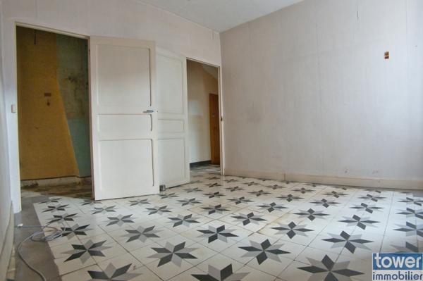 Maison de village
                                                                                                                                                                                                                                                                                                                        7 pièce(s)                                                                                                                                                                                                          5 chambre(s)                                                                                                                                                                                                          119  m²