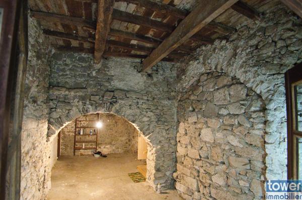 Maison de village
                                                                                                                                                                                                                                                                                                                        7 pièce(s)                                                                                                                                                                                                          5 chambre(s)                                                                                                                                                                                                          119  m²