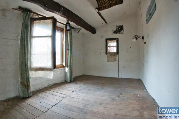 Maison de village
                                                                                                                                                                                                                                                                                                                        7 pièce(s)                                                                                                                                                                                                          5 chambre(s)                                                                                                                                                                                                          119  m²