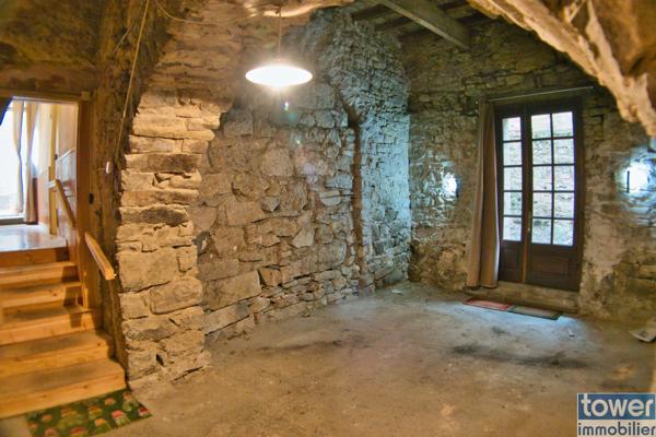 Maison de village
                                                                                                                                                                                                                                                                                                                        7 pièce(s)                                                                                                                                                                                                          5 chambre(s)                                                                                                                                                                                                          119  m²