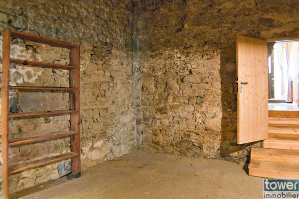 Maison de village
                                                                                                                                                                                                                                                                                                                        7 pièce(s)                                                                                                                                                                                                          5 chambre(s)                                                                                                                                                                                                          119  m²