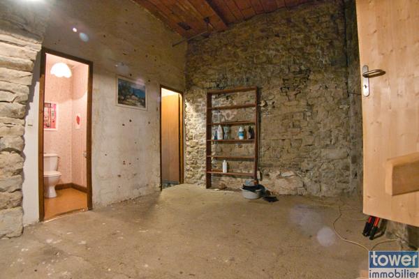 Maison de village
                                                                                                                                                                                                                                                                                                                        7 pièce(s)                                                                                                                                                                                                          5 chambre(s)                                                                                                                                                                                                          119  m²