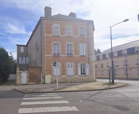 Immeuble en monopropriété idéalement situé à proximité du centre-ville de Moulins.