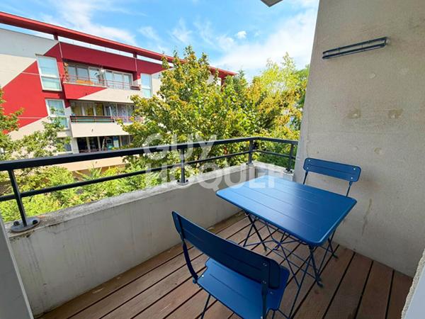 Petit Nanterre, 2 pièces lumineux avec balcon
