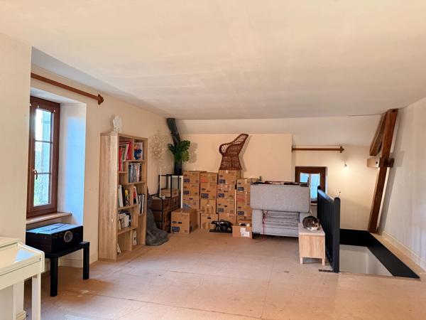 EN EXCLUSIVITE ! Maison en pierres de 141m², 3 chambres, garage double sur terrain de 1633m² 139 900 €