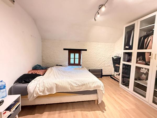 EN EXCLUSIVITE ! Maison en pierres de 141m², 3 chambres, garage double sur terrain de 1633m² 139 900 €