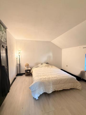 EN EXCLUSIVITE ! Maison en pierres de 141m², 3 chambres, garage double sur terrain de 1633m² 139 900 €