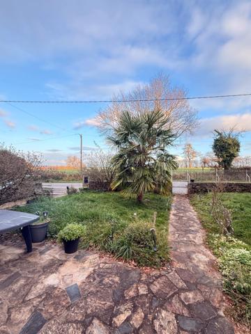 EN EXCLUSIVITE ! Maison en pierres de 141m², 3 chambres, garage double sur terrain de 1633m² 139 900 €