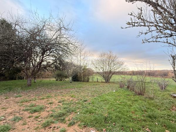 EN EXCLUSIVITE ! Maison en pierres de 141m², 3 chambres, garage double sur terrain de 1633m² 139 900 €