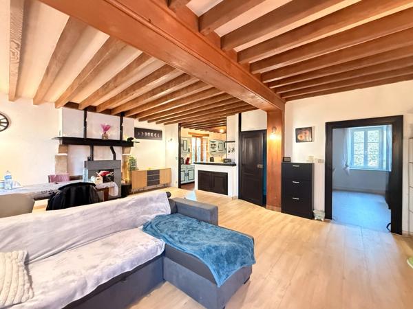 EN EXCLUSIVITE ! Maison en pierres de 141m², 3 chambres, garage double sur terrain de 1633m² 139 900 €