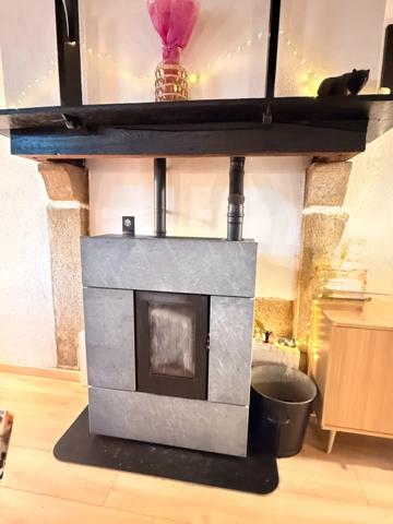 EN EXCLUSIVITE ! Maison en pierres de 141m², 3 chambres, garage double sur terrain de 1633m² 139 900 €