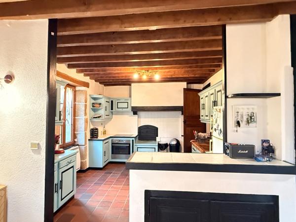 EN EXCLUSIVITE ! Maison en pierres de 141m², 3 chambres, garage double sur terrain de 1633m² 139 900 €