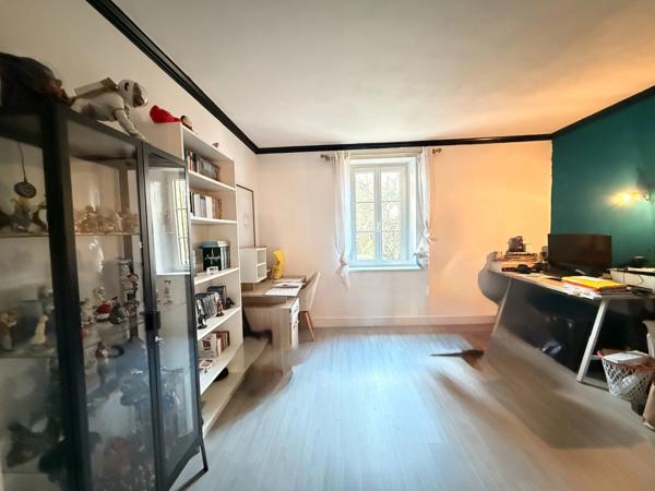 EN EXCLUSIVITE ! Maison en pierres de 141m², 3 chambres, garage double sur terrain de 1633m² 139 900 €