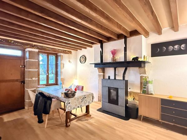 EN EXCLUSIVITE ! Maison en pierres de 141m², 3 chambres, garage double sur terrain de 1633m² 139 900 €