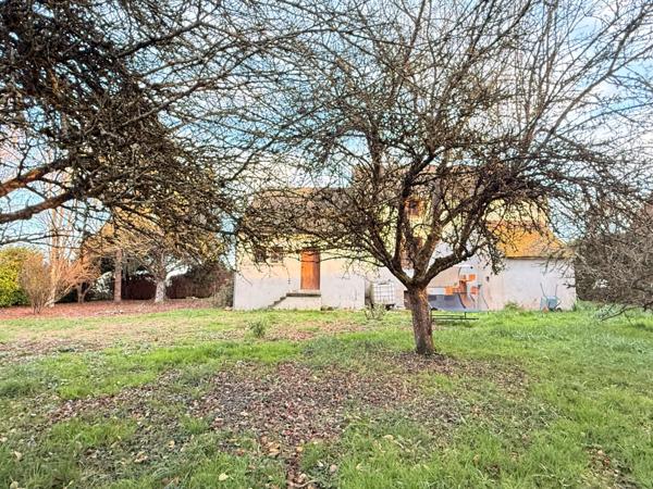 EN EXCLUSIVITE ! Maison en pierres de 141m², 3 chambres, garage double sur terrain de 1633m² 139 900 €