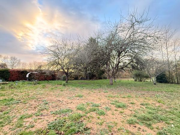 EN EXCLUSIVITE ! Maison en pierres de 141m², 3 chambres, garage double sur terrain de 1633m² 139 900 €