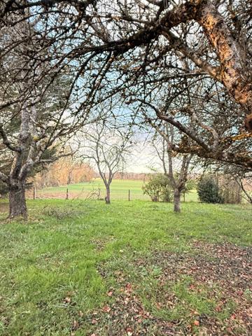 EN EXCLUSIVITE ! Maison en pierres de 141m², 3 chambres, garage double sur terrain de 1633m² 139 900 €