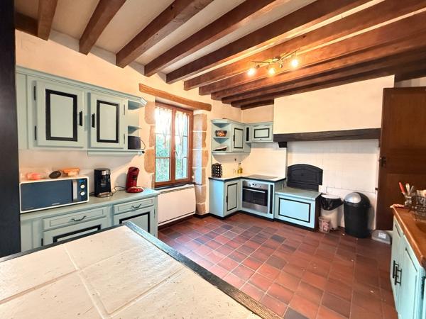 EN EXCLUSIVITE ! Maison en pierres de 141m², 3 chambres, garage double sur terrain de 1633m² 139 900 €