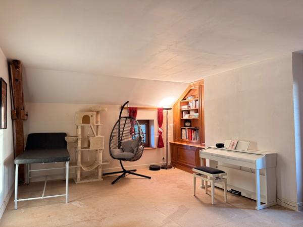 EN EXCLUSIVITE ! Maison en pierres de 141m², 3 chambres, garage double sur terrain de 1633m² 139 900 €