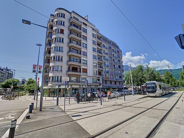 Appartement GRENOBLE - 3-4 pièces - 2 chambres - 88.28 m2 - 2 balcons