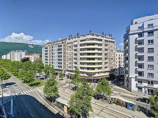 Appartement GRENOBLE - 3-4 pièces - 2 chambres - 88.28 m2 - 2 balcons